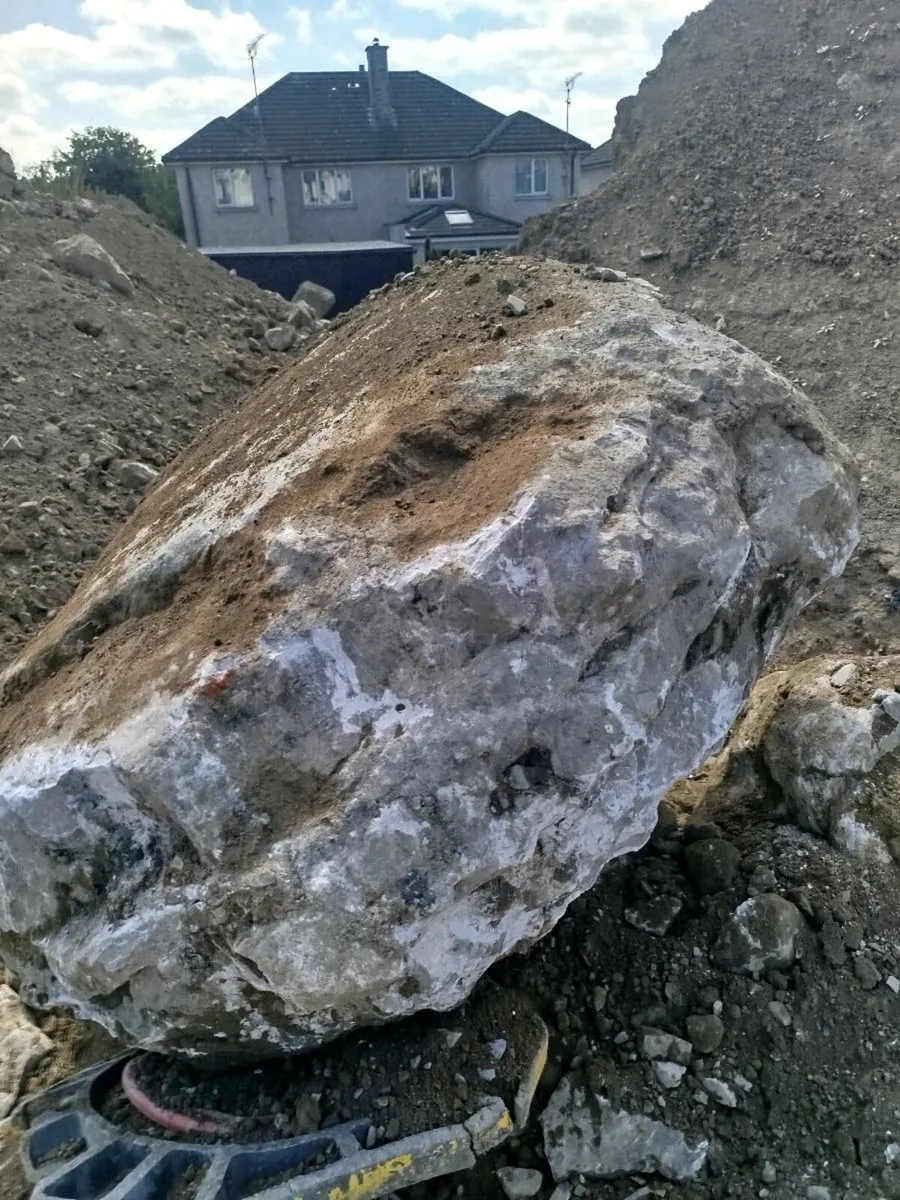 Carrickmacross coloured rocks - Image 4