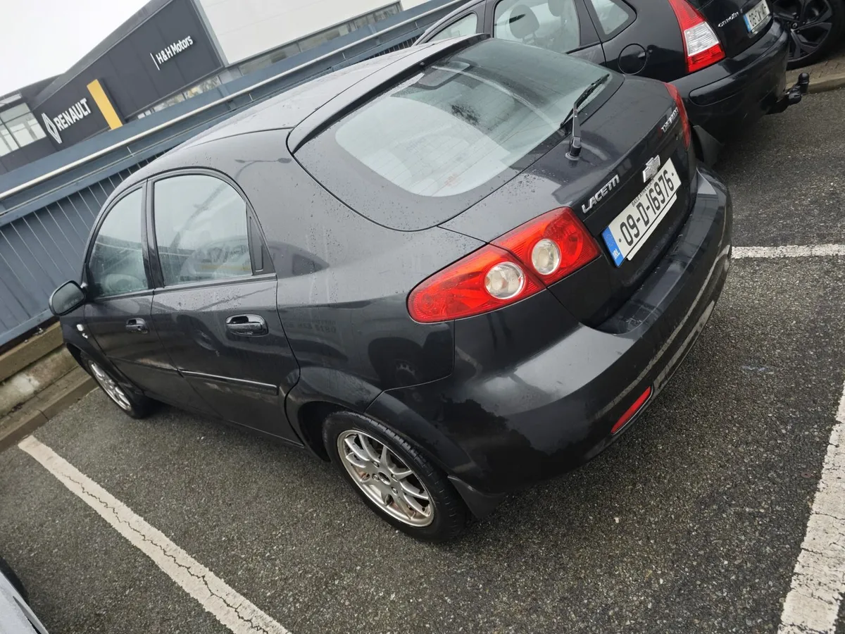 2009 chevrolet lacetti....900 cash/card takes it - Image 2