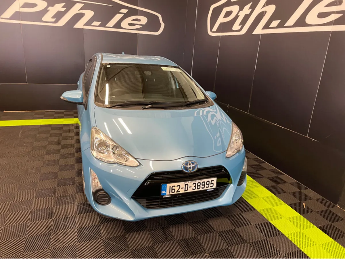 Toyota Aqua NHP10 - Image 2