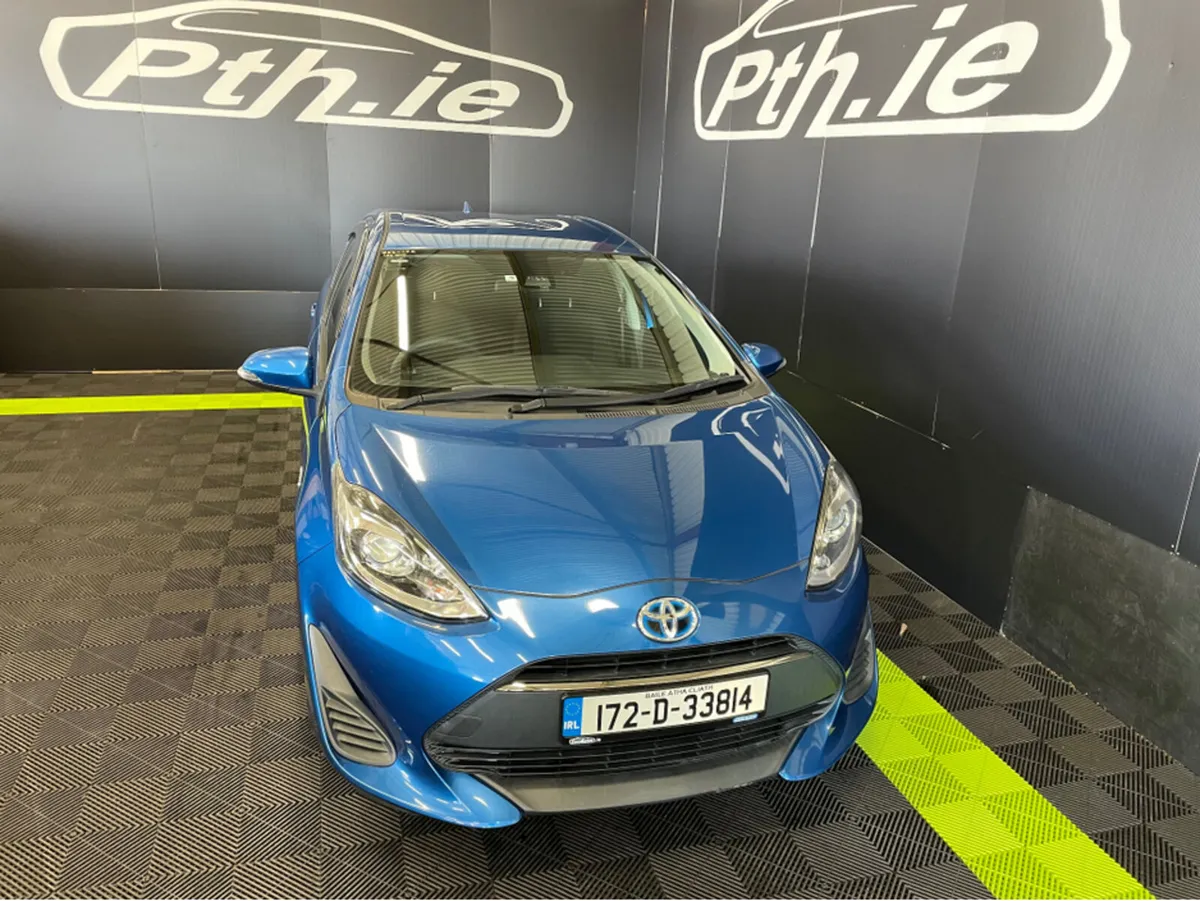 Toyota Aqua NHP10 - Image 2
