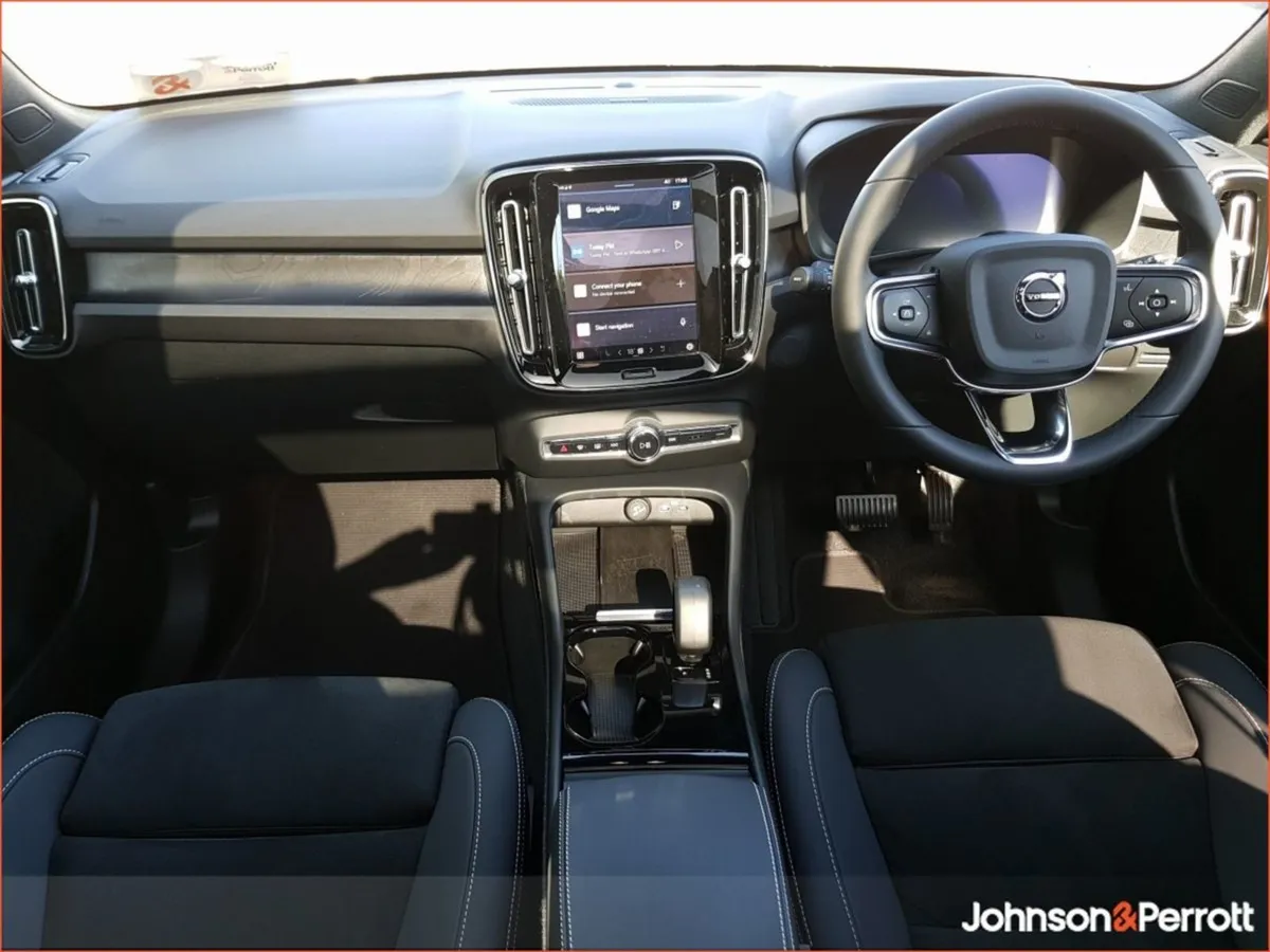 Volvo XC40 231BHP 69 kWh Ultimate (panoramic Sunr - Image 2