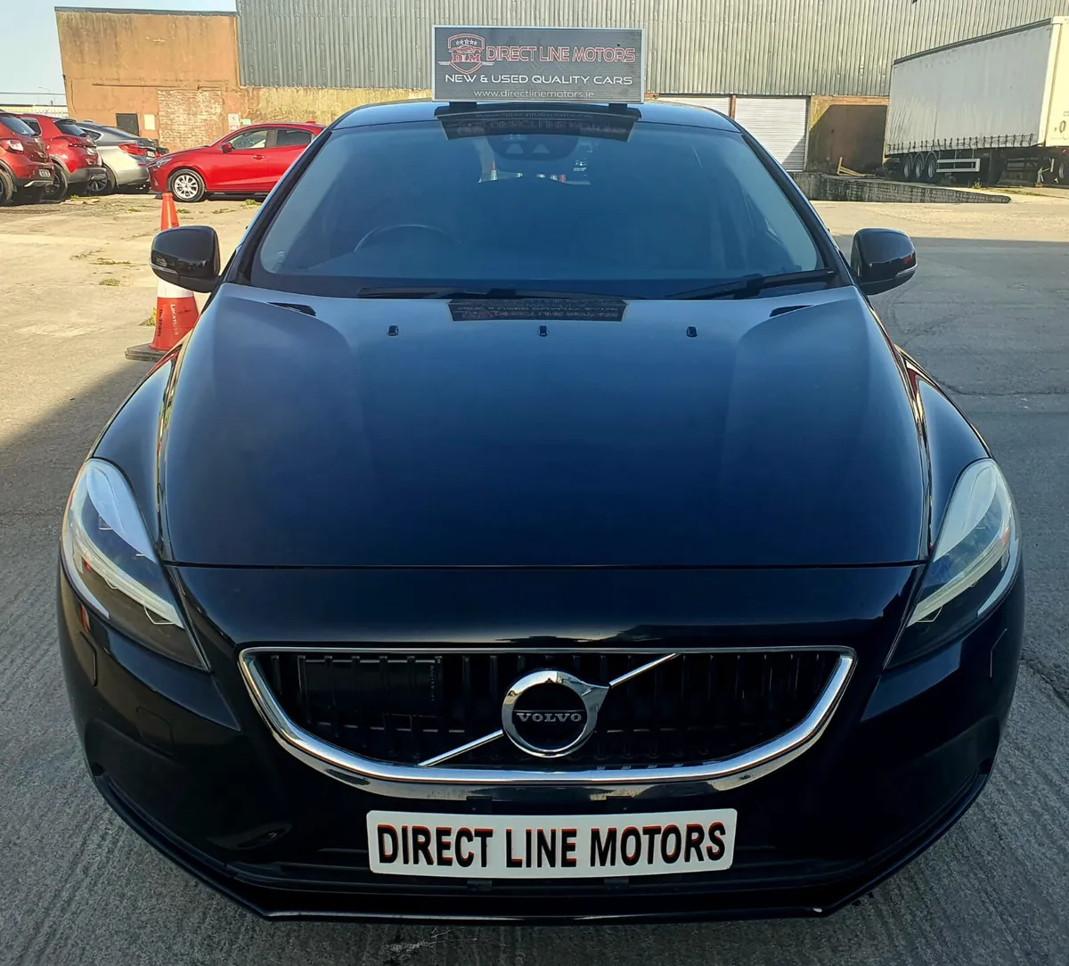 2016 Volvo V40 Black 1.5 T3 Sporty Hatchback - Image 3