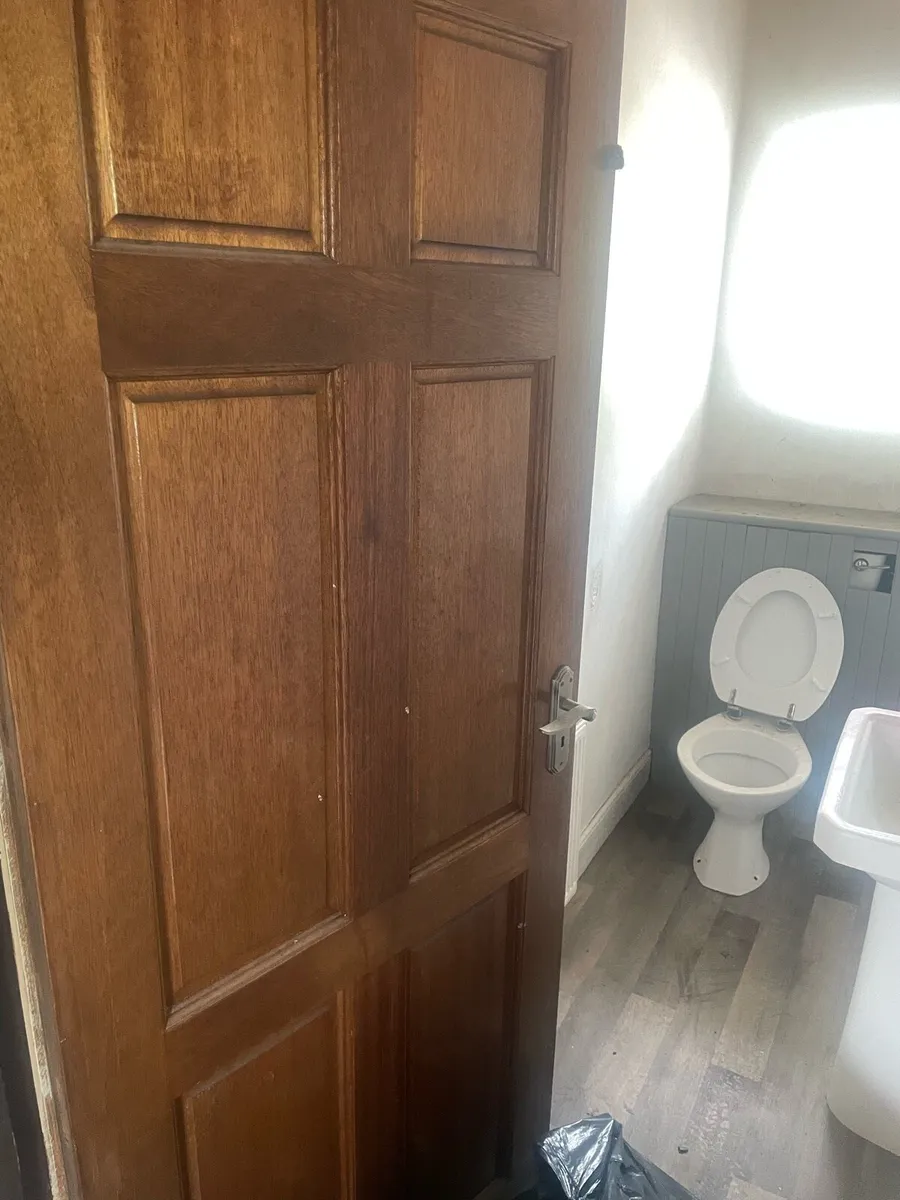 Free doors and oak kitchen doors to take away . - Image 3