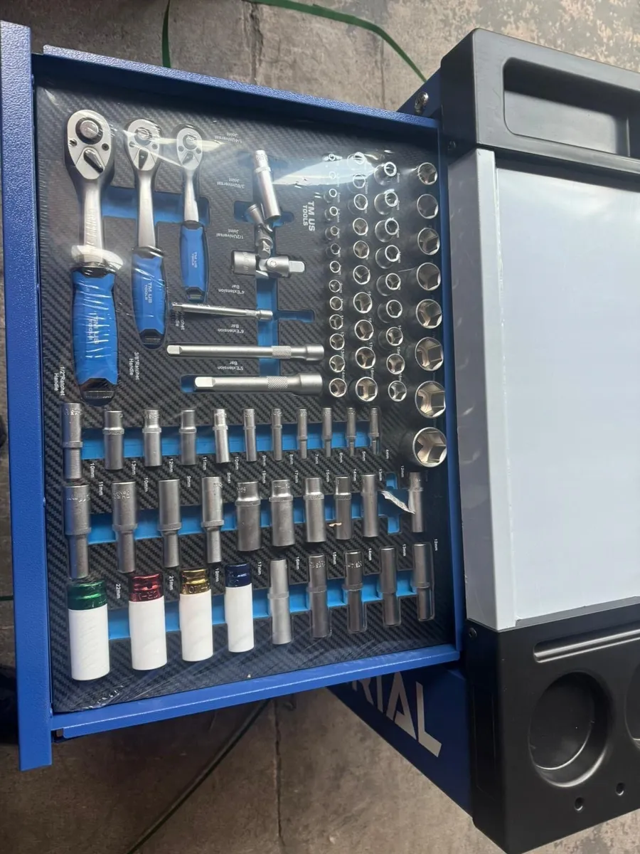 NEW 2025 7 DRAWER TOOL CHEST FULL OF TOOL - Image 3