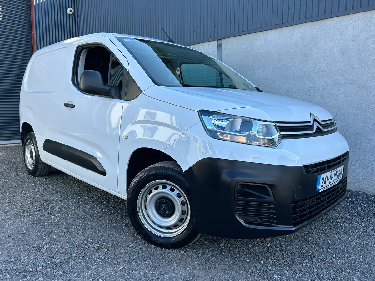2024 Citroen Berlingo / Still under warranty - Image 1