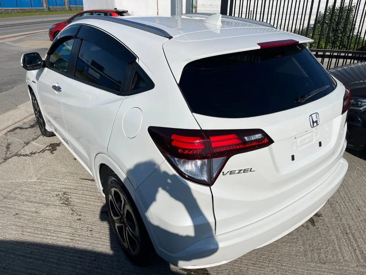 HONDA VEZEL 2016, 1.5 HYBRID AUTO LOW KMS - Image 4