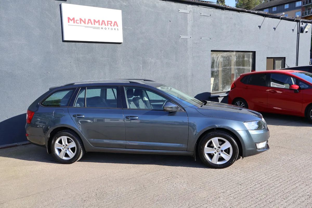 Skoda Octavia Combi Low Km's 1 Owner From New! - Image 2
