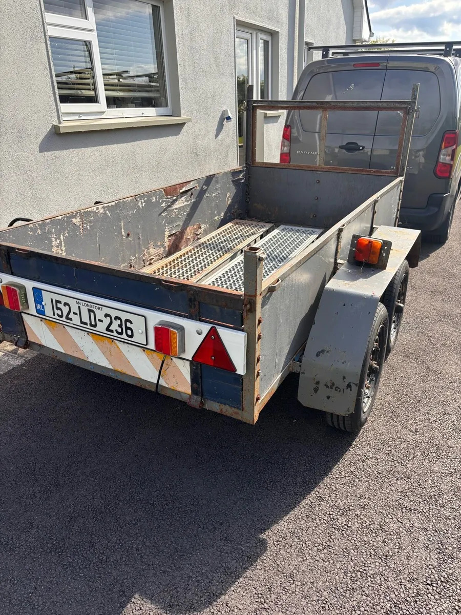 Trailer - Image 1
