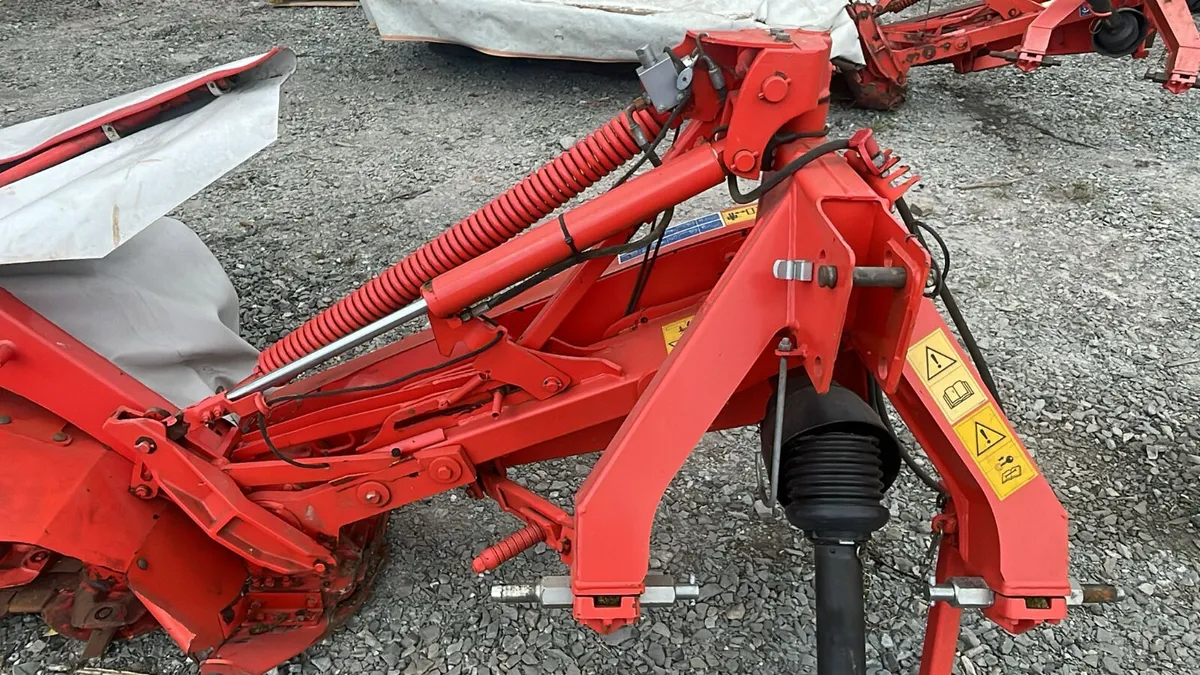 8ft 2015 Kuhn mower - Image 4