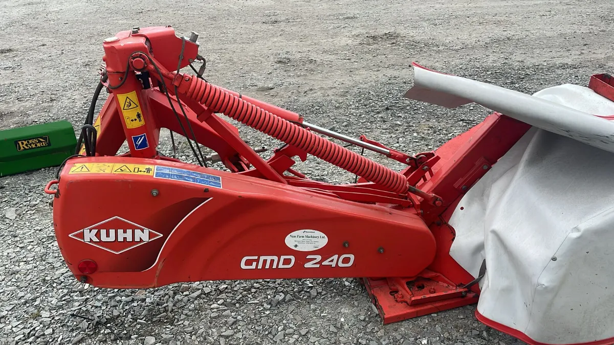 8ft 2015 Kuhn mower - Image 3