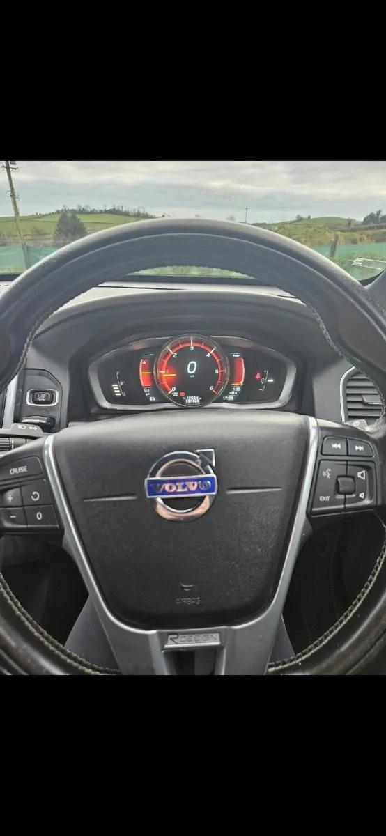 Volvo XC60 2015 - Image 2