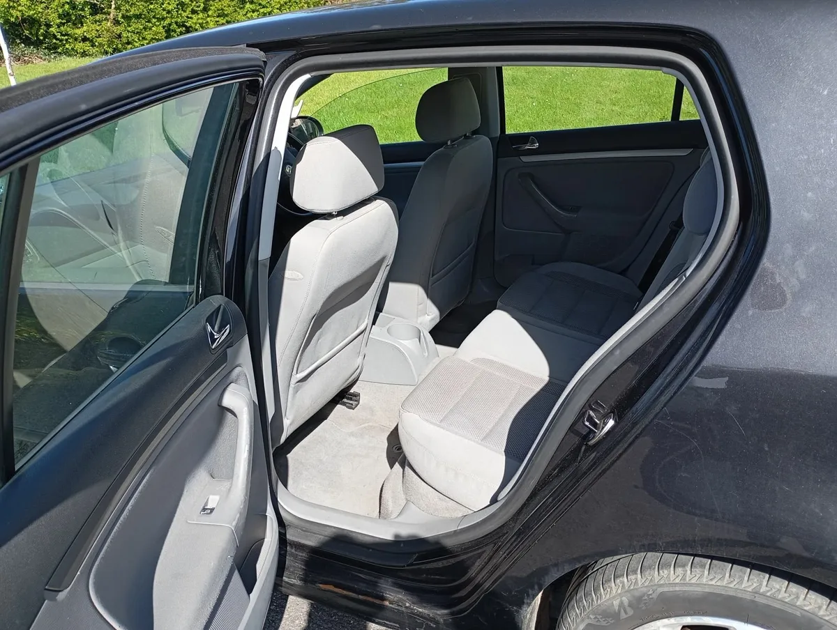 Volkswagen Golf 2004 - Image 2