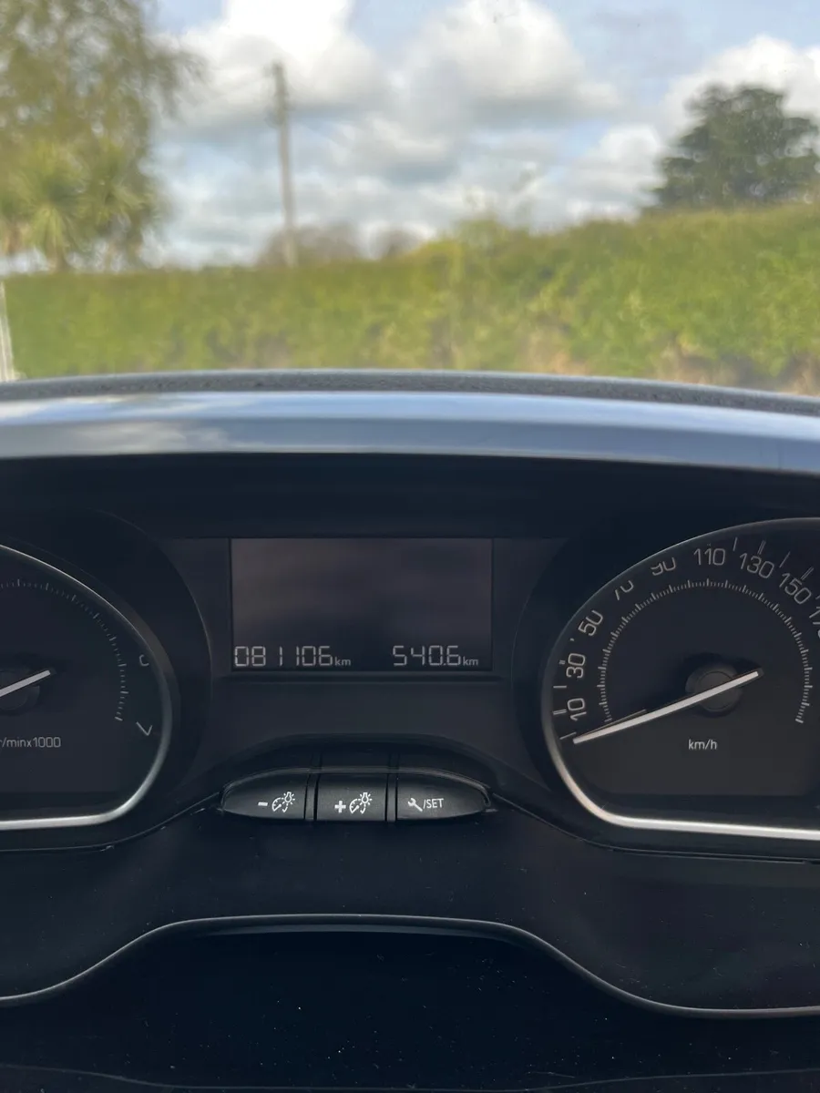 Peugeot 208 2017 - Image 2