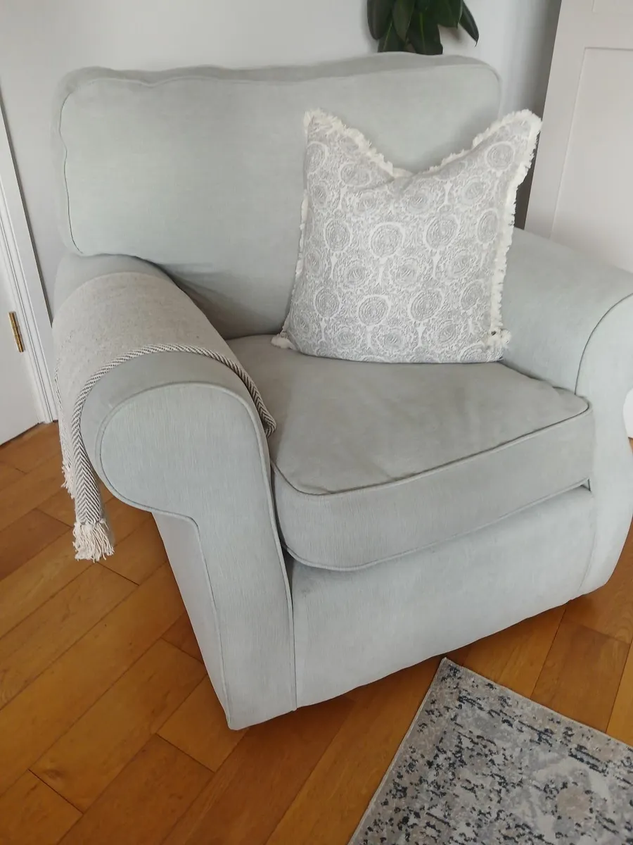 Couch and 2 Armchairs - Image 2
