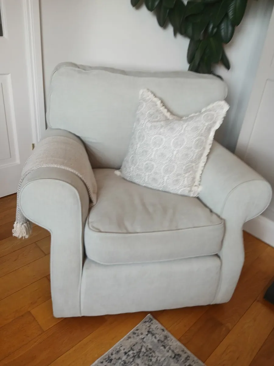 Couch and 2 Armchairs - Image 3