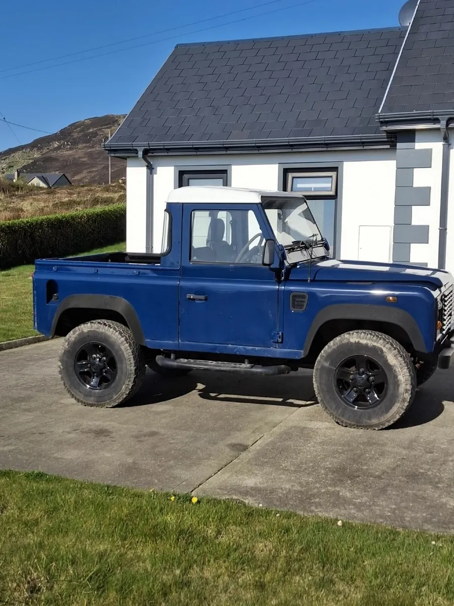 Land Rover Defender 2000 - Image 2