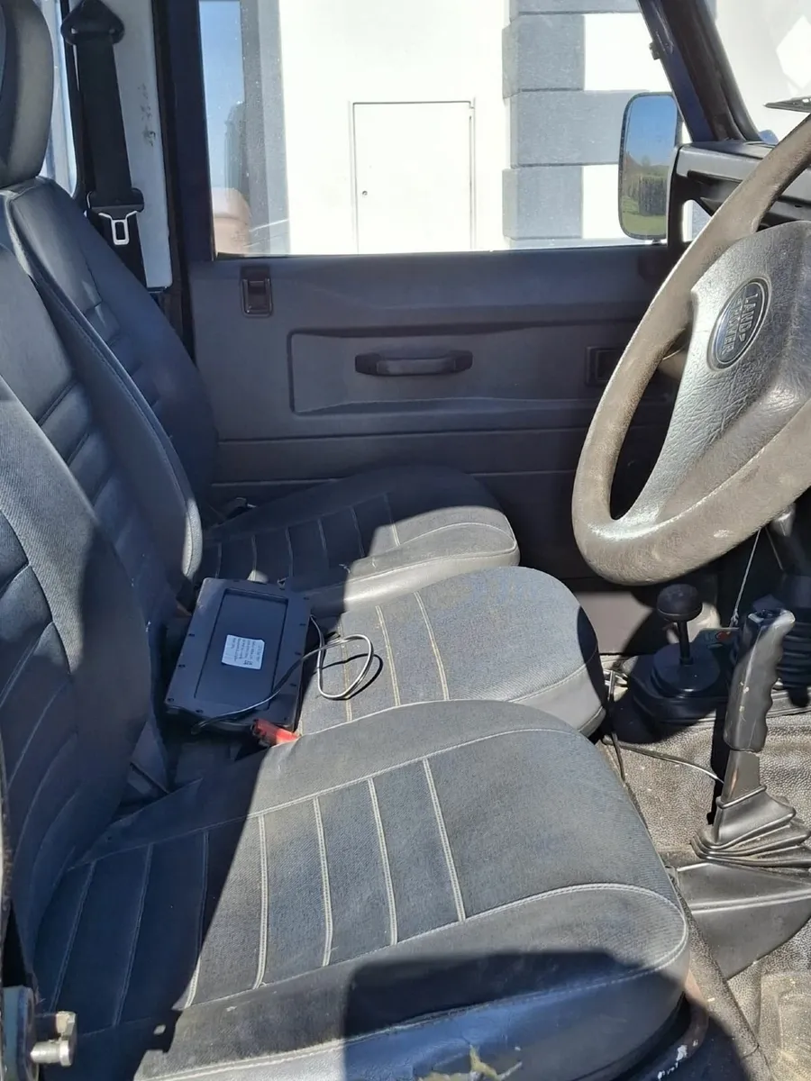 Land Rover Defender 2000 - Image 4