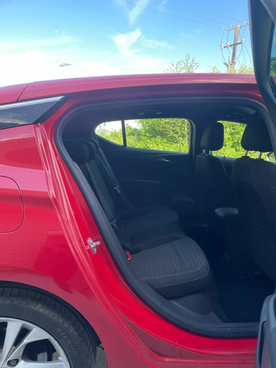 2018 (181) Opel Astra 1.0T SRI 5DR - Image 4