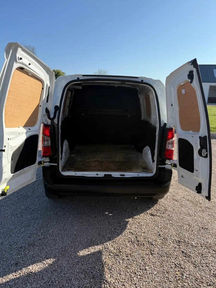 212 Peugeot Partner 100Bhp professional - Image 4