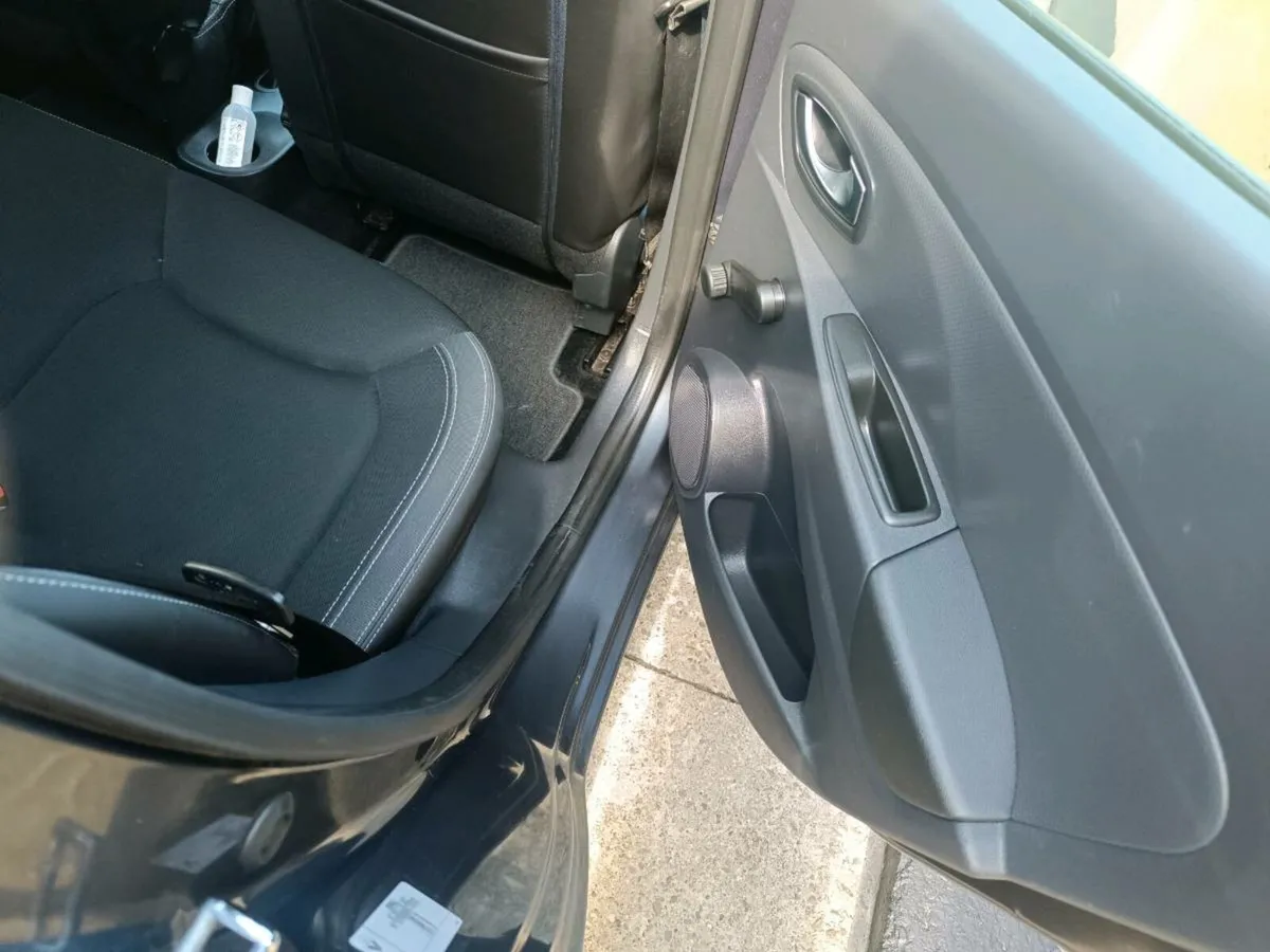 Renault Clio - Image 4