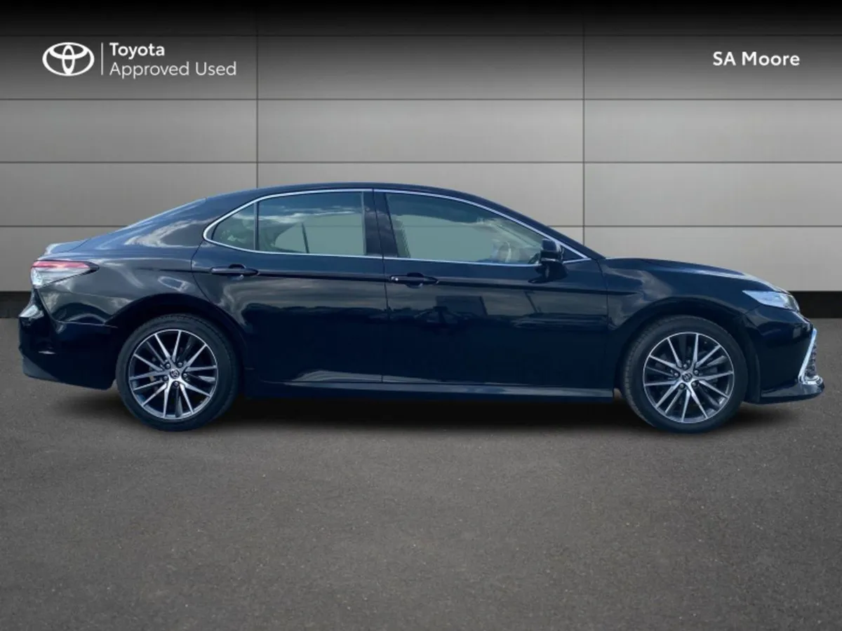 Toyota Camry Platinum Edition - Image 3