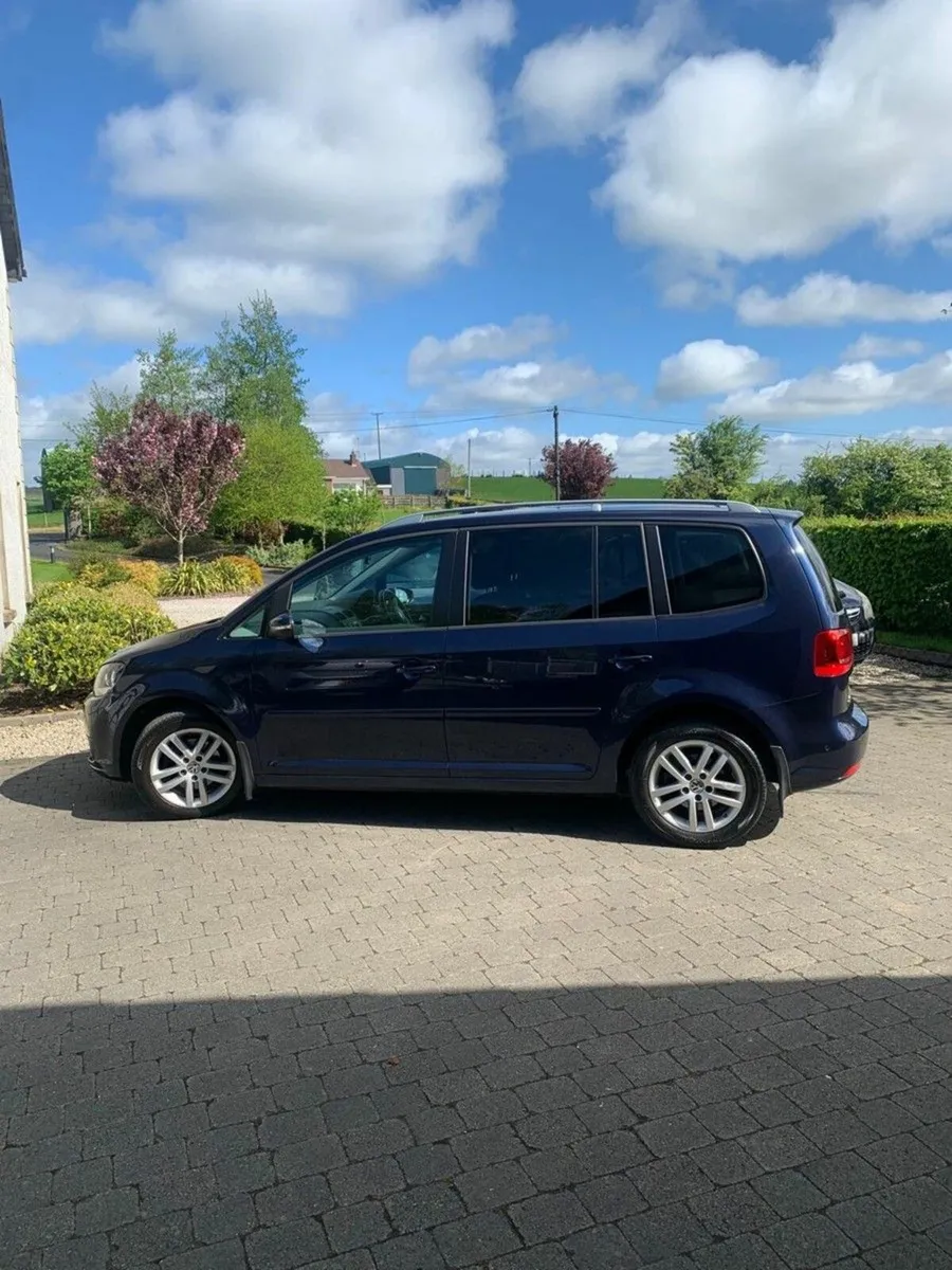 Volkswagen Touran 2014 - Image 2