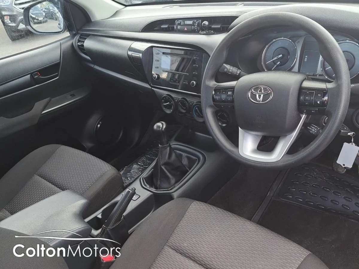 Toyota HiLux Hilux Hilux 2.4 DLX Single CAB - Image 3