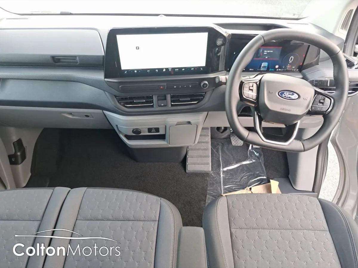 Ford Transit Custom Limited Crew Cab LWB - Image 3