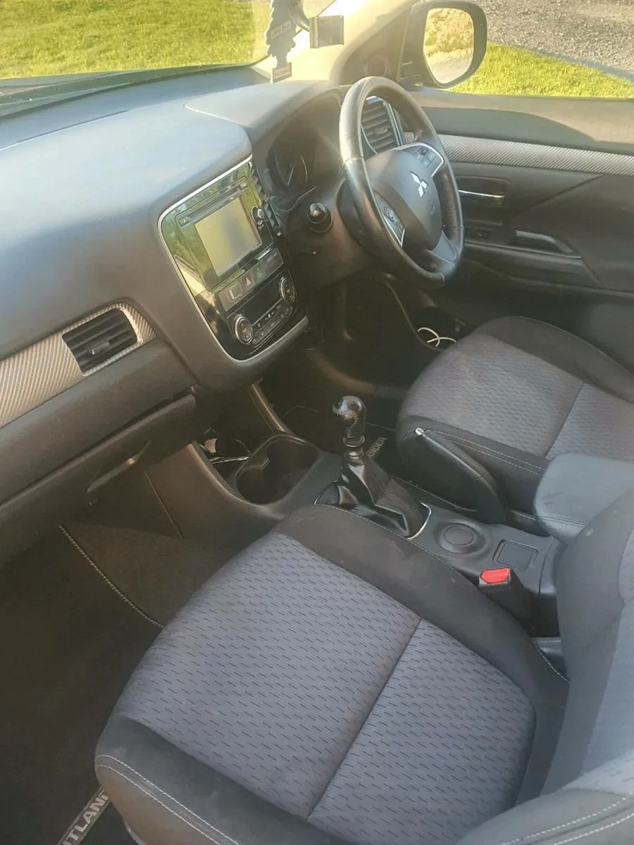 Mitsubishi Outlander - Image 2