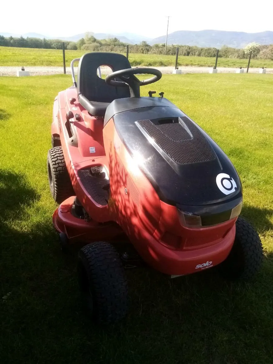 Ride on mower. - Image 1