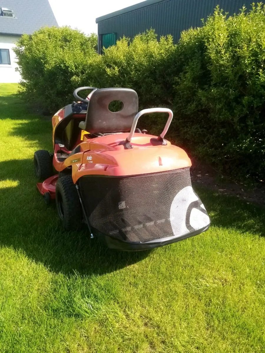 Ride on mower. - Image 2
