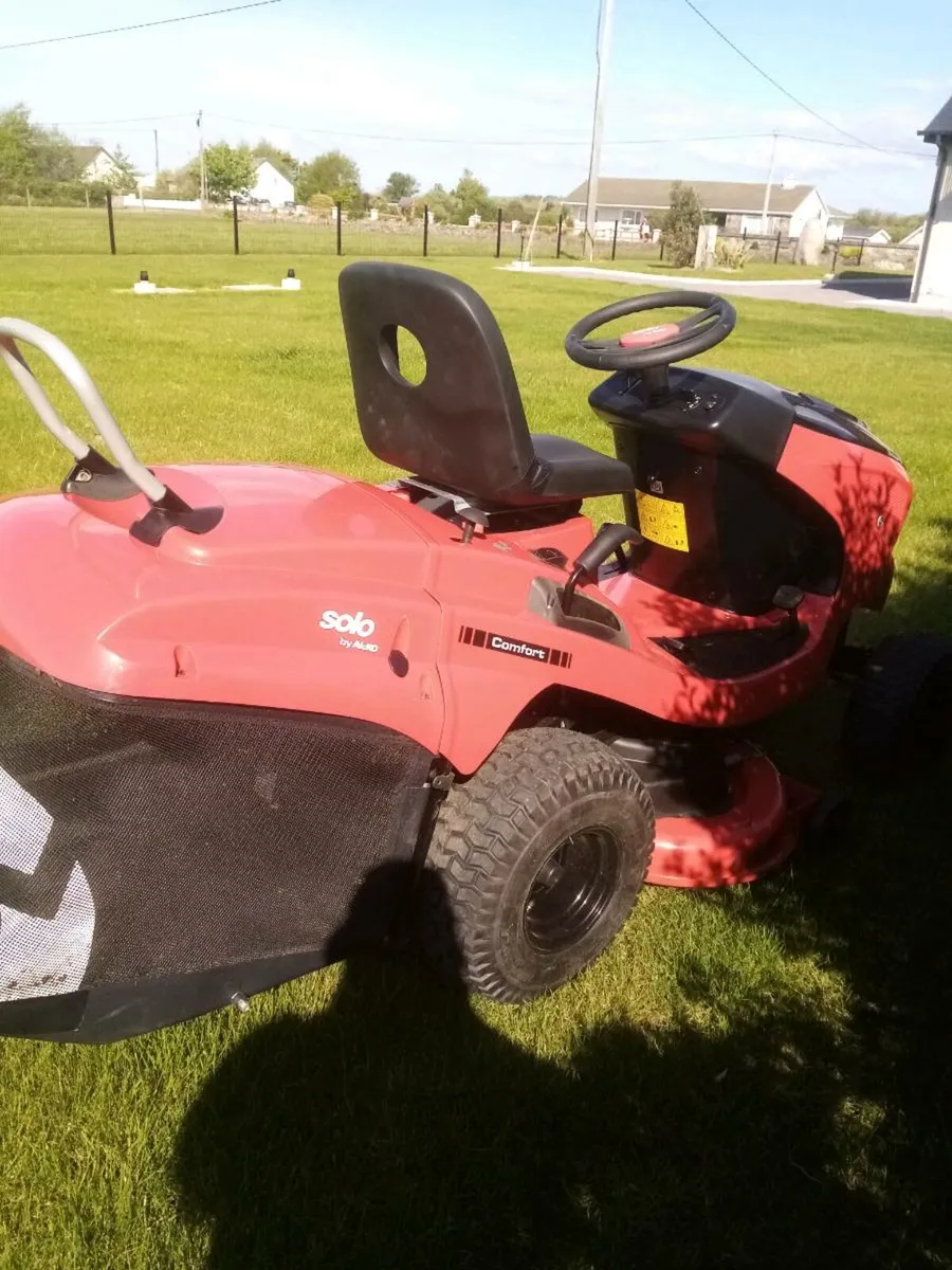 Ride on mower. - Image 3