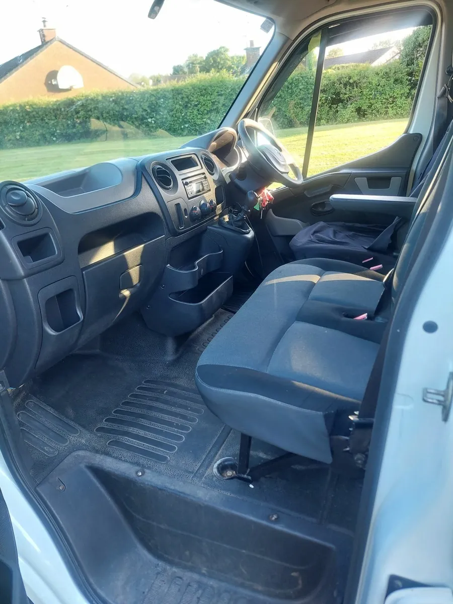 Renault Master 2015 - Image 2