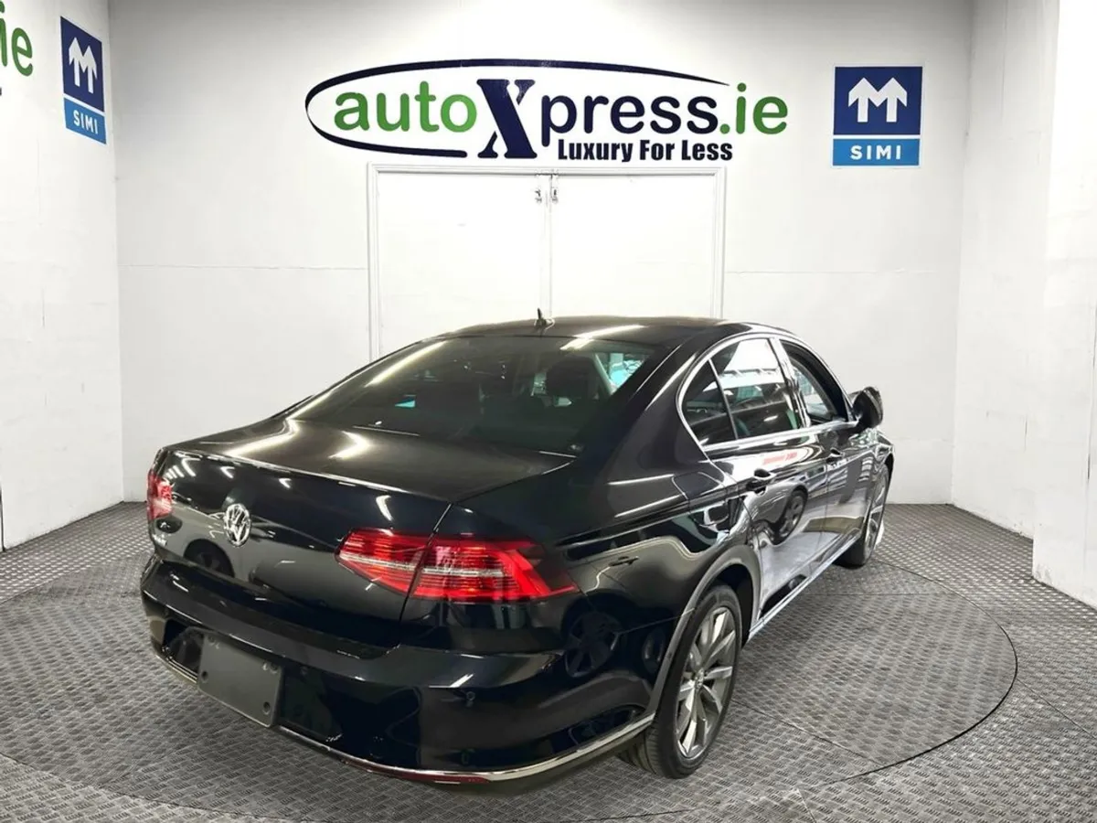 Volkswagen Passat 2.0 TDI High Line Automatic  Re - Image 3