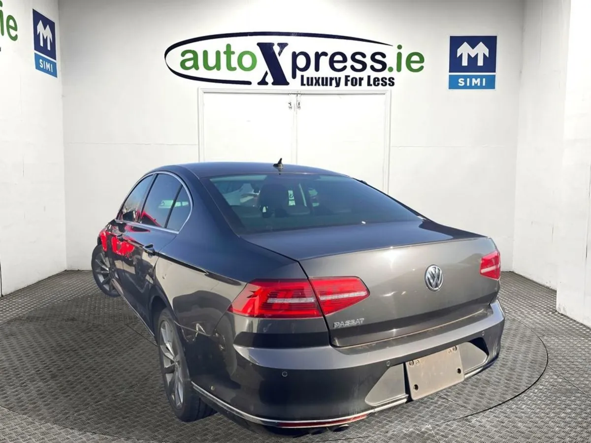 Volkswagen Passat 2.0 TDI Elegance Line Automatic - Image 3
