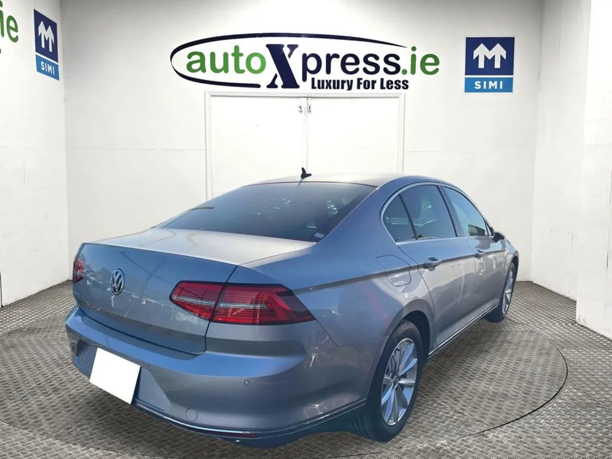 Volkswagen Passat 2.0 TDI Elegance Line Automatic - Image 3