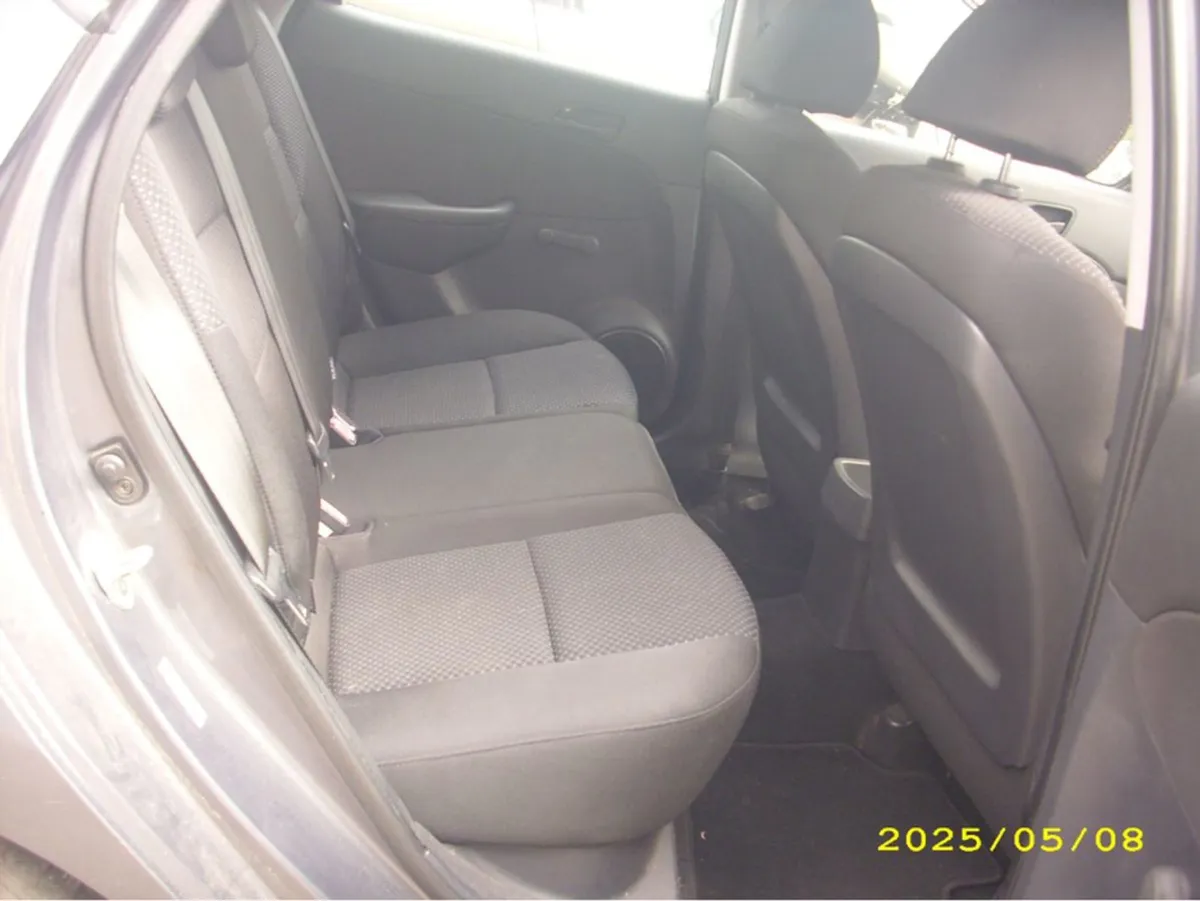 Hyundai i30 1.6 Crdi Classic 90ps ISG 5DR - Image 3