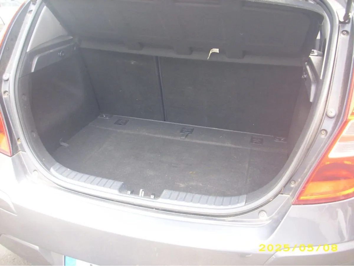 Hyundai i30 1.6 Crdi Classic 90ps ISG 5DR - Image 4