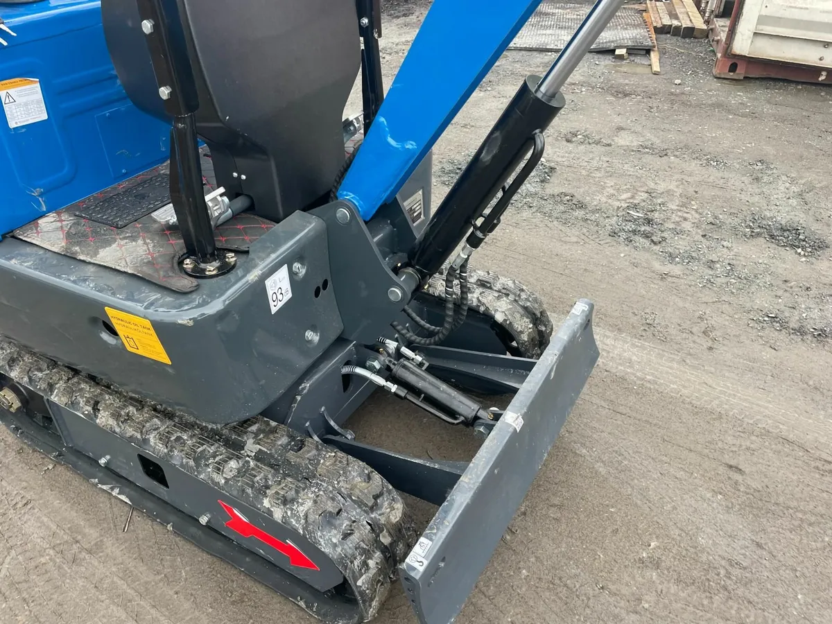 Rippa R10-5 Diesel Micro Digger - Image 3