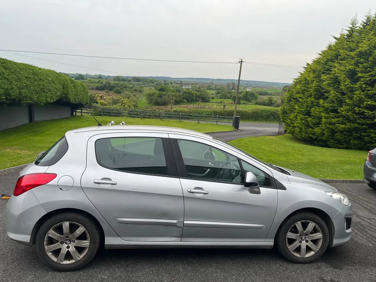 Peugeot 308 2014 - Image 2