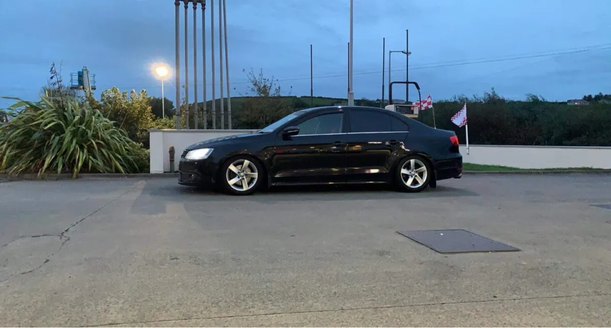 Volkswagen mk 6 Jetta - Image 2