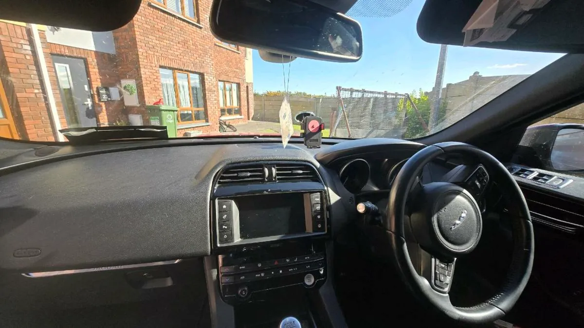 Jaguar F-Pace 2017 - Image 4