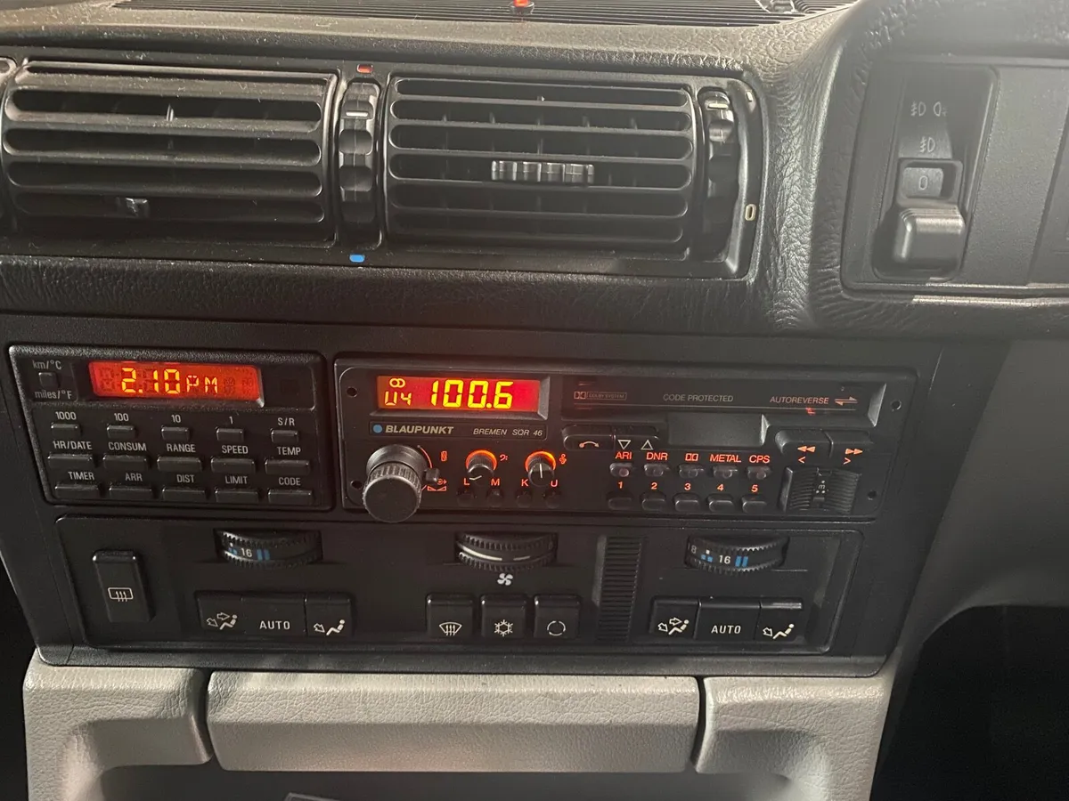 Blaupunkt Bremen SQR 46 Classic Car Stereo - Image 1