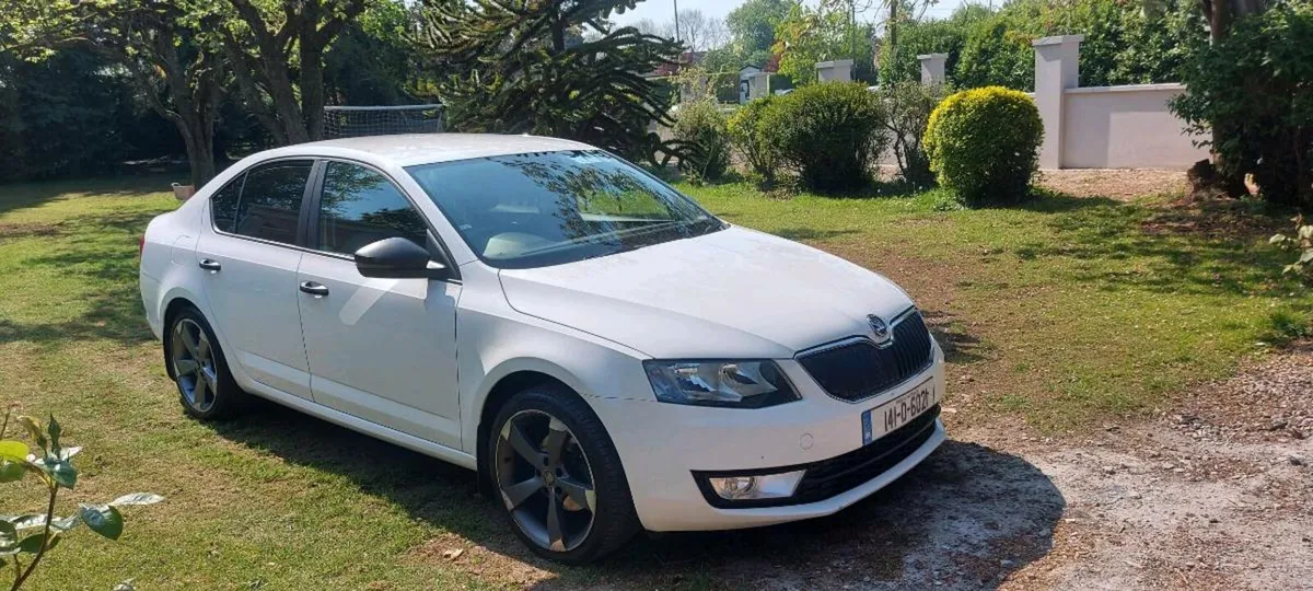 Skoda Octavia 1.6 DSG - Image 1
