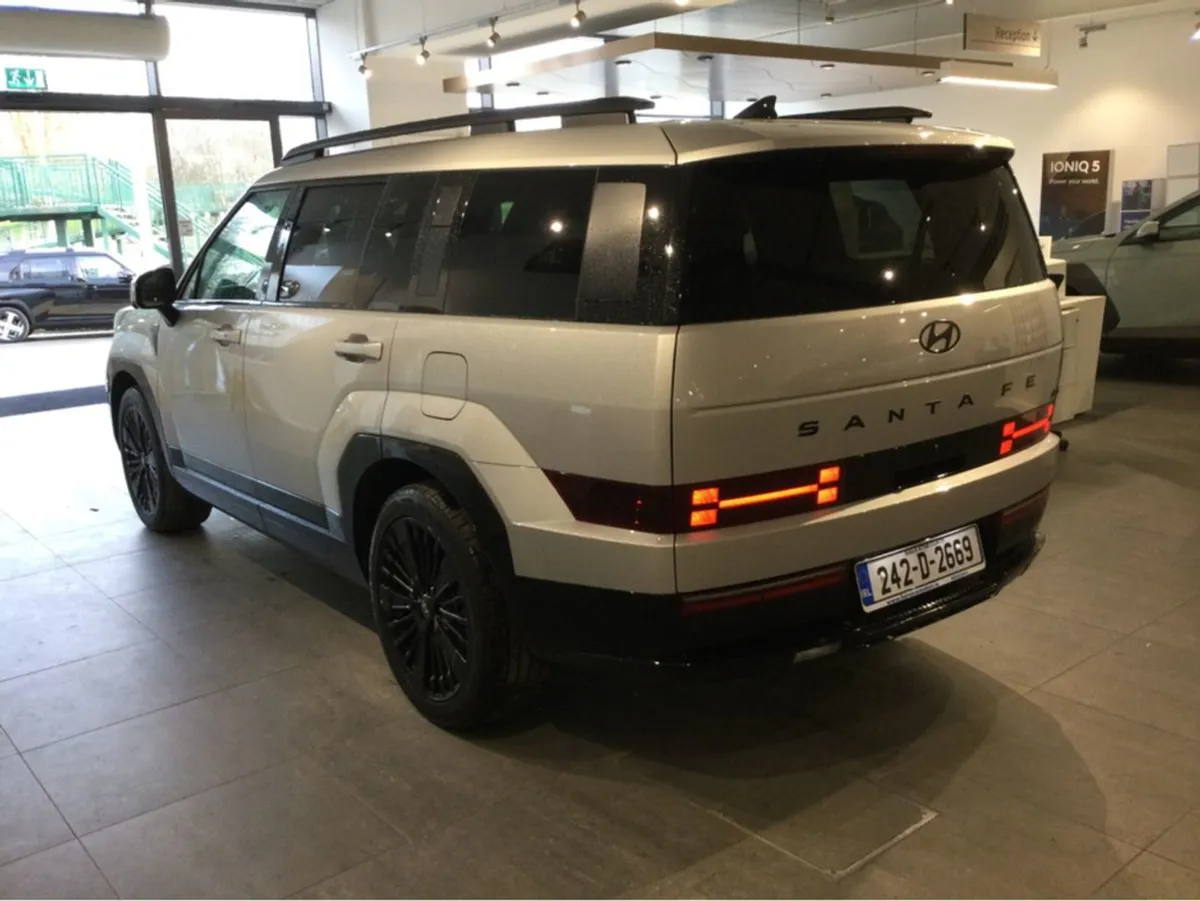 Hyundai Santa Fe Calligraphy Plug IN Hybrid - Image 3