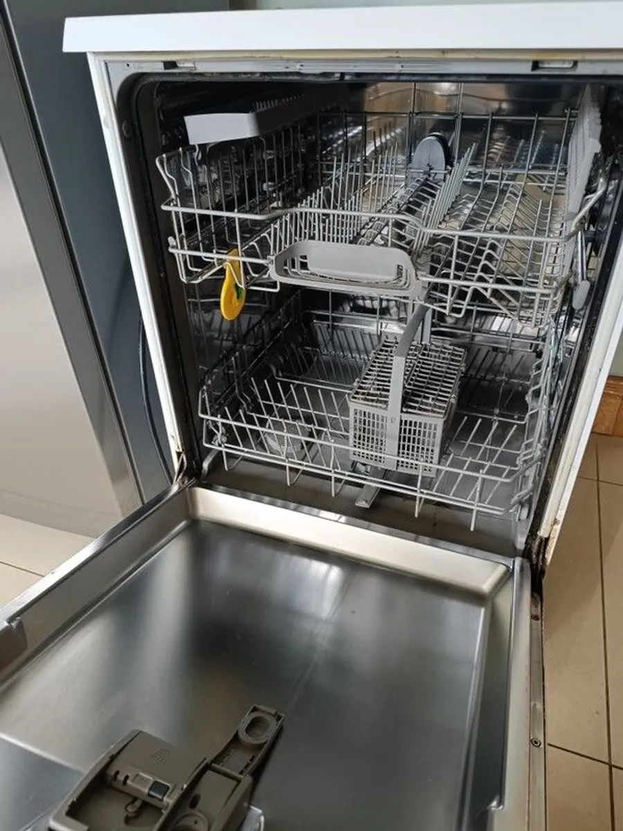 Beko freezer / Bosch dishwasher - Image 2