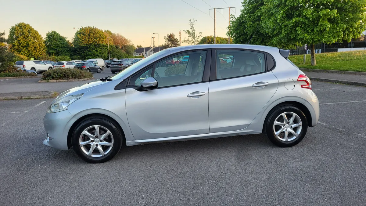 Peugeot 208 1.4 Hdi AUTOMATIC - Image 4