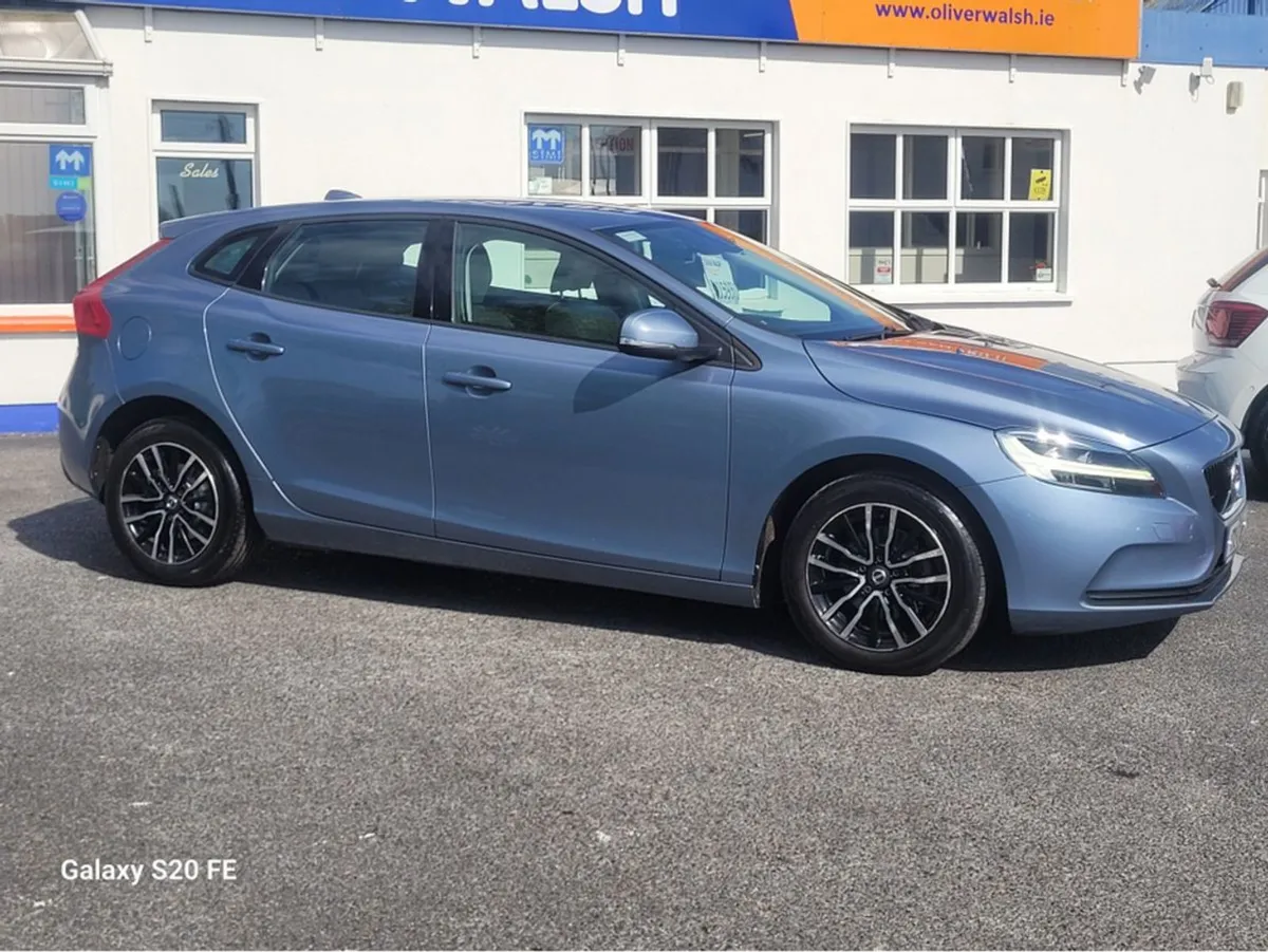 Volvo V40 D2 Momentum ED 5DR - Image 2