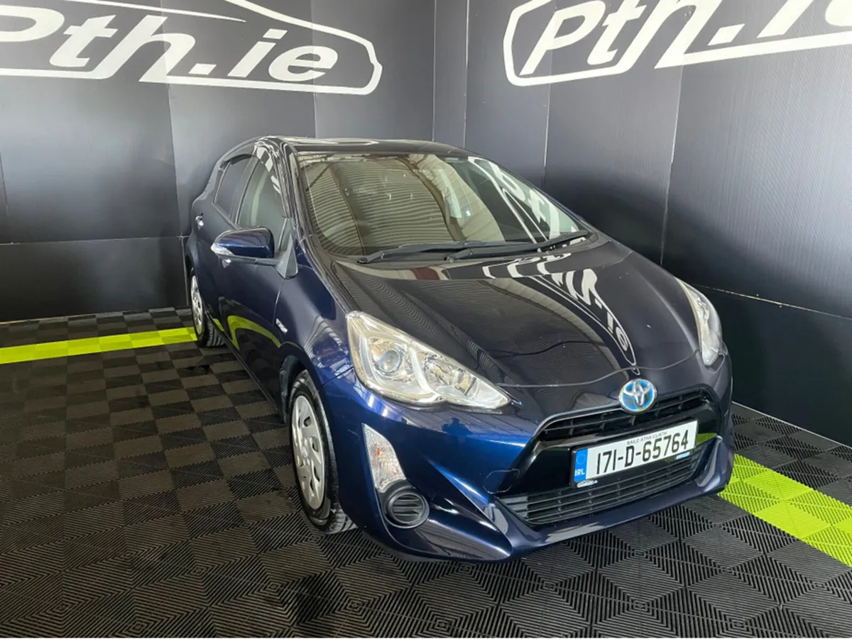 Toyota Aqua HYBRID - Image 3