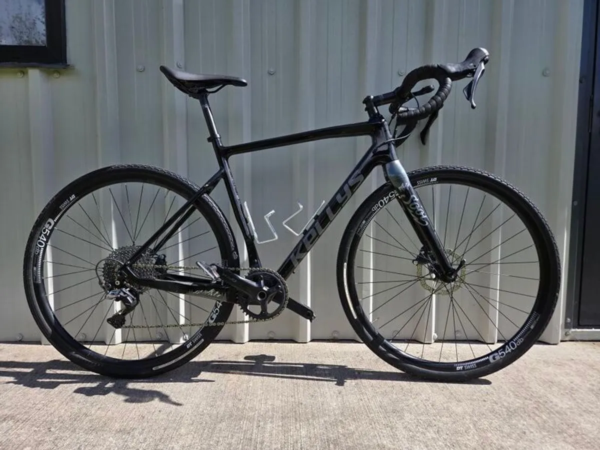 Carbon fibre gravel bike, kellys soot 90 - Image 1